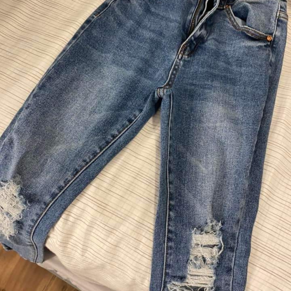 Clothes - Picture 3 of 4